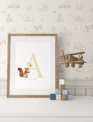 Initial Squirrel with Balloons Yellow Baby Initial Birthday Forest Collection | Interiørdekorasjon for barnerommet