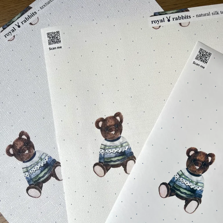 porównanie tapety strukturalnej z tapetą na flizelinie